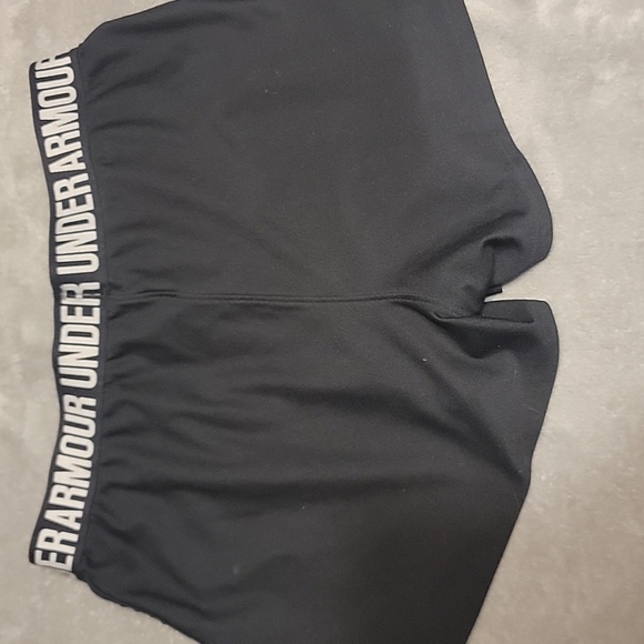 Black under armour shorts - Picture 3 of 3